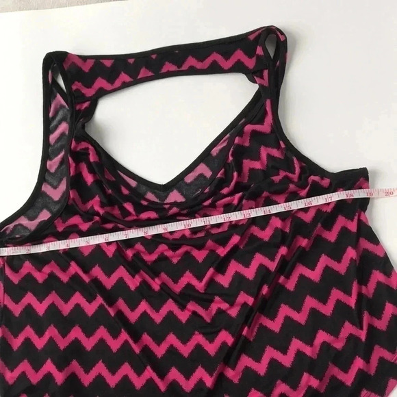 3/$15 Casual chevron funky sleeveless Pink black high low satin  tank sz small - Picture 9 of 11